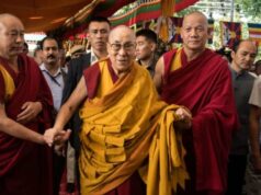 China invade fotos de Dalai Lama em mosteiros e casas tibetanas China invade fotos de Dalai Lama em mosteiros e casas tibetanas