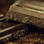 Chocolate amargo e frutas vermelhas podem ajudar a aumentar a memória e aliviar o estresse: Estudo