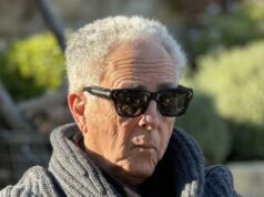 Chuck Lorre, James Burrows, Glen e Les Charles, Ted Danson prestam homenagem a Bob Broder no Laugh-Filled Memorial Service Bob Broder crop