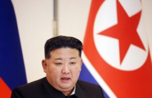 Cinco pessoas se declaram culpadas por ajudar norte-coreanos a se infiltrarem em empresas dos EUA como ‘trabalhadores remotos de TI’ North Korean Supreme Leader Kim Jong Un attends a press conference, June 19, 2024, in Pyongyang, North Korea.