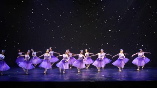 Cinderela Ballet: um clássico conto de fadas que ganha vida Cinderela Ballet: um clássico conto de fadas que ganha vida no palco como resultado da colaboração entre países