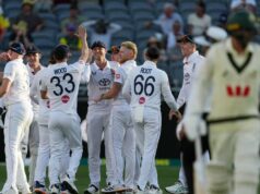 Cinzas 2025-26: Carnificina quando 19 postigos caem no dia de abertura do primeiro teste Austrália x Inglaterra lightbox-info