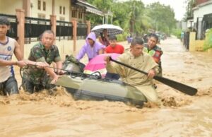 Circulando uma carta do regente de Aceh Central, alegando que ele é incapaz de lidar com o desastre emergencial da enchente Circulando uma carta do regente de Aceh Central, alegando que ele é incapaz de lidar com o desastre emergencial da enchente