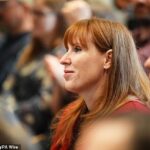 Angela Rayner tentou se manter no quadro, dando sua primeira entrevista importante desde que pediu demissão por pagar mal o imposto de selo