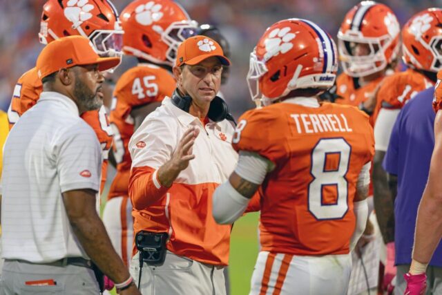Clemson espera fazer grandes mudanças no treinamento fora da temporada: Clemson head coach Dabo Swinney