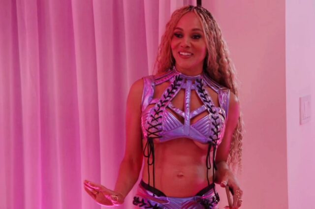 Clipe exclusivo de ‘Real Housewives Of Potomac’: as mulheres usam Clipe exclusivo de ‘Real Housewives Of Potomac’: as mulheres usam roupas minúsculas e entregam novos slogans para a sexy despedida de solteira de Jassi Harris