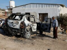 Colonos israelenses incendiam casas e veículos em aldeias palestinas na Cisjordânia Colonos israelenses incendiam casas e veículos em aldeias palestinas na Cisjordânia