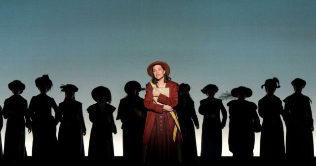 Com os direitos das mulheres sob ataque, o musical 'Suffs' chegou na hora certa
