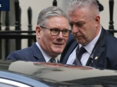 Com um erro britânico, Starmer pega um vírus político australiano Com um erro britânico, Starmer pega um vírus político australiano