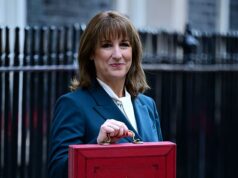 Com um sorriso malicioso que diz que se você trabalhar duro e economizar com prudência, eu irei atrás de você, Reeves lança 43 aumentos de impostos em ataques maldosos contra os lutadores – para esbanjar bilhões na Benefits Street Rachel Reeves, retratada no dia do orçamento, lançou uma bomba fiscal de £ 30 bilhões sobre a Grã-Bretanha na quarta-feira, enquanto se curvava às exigências da esquerda para aumentar as doações de benefícios