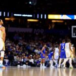 Com uma lesão no tornozelo, Steph Curry, do Warriors, ultrapassa outra lenda da pontuação da NBA