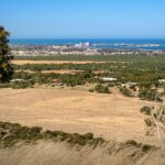 Com vistas deslumbrantes e colheitas de alto rendimento, esta propriedade costeira é uma jóia