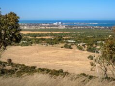 Com vistas deslumbrantes e colheitas de alto rendimento, esta propriedade costeira é uma jóia Com vistas deslumbrantes e colheitas de alto rendimento, esta propriedade costeira é uma jóia