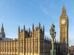 Commons alvo de espiões chineses: MI5 alerta deputados e funcionários para ficarem alerta após expor duas mulheres espiãs Os espiões da China têm como alvo implacável o Parlamento do Reino Unido, alertou ontem o MI5 ao emitir um alerta de espionagem sem precedentes