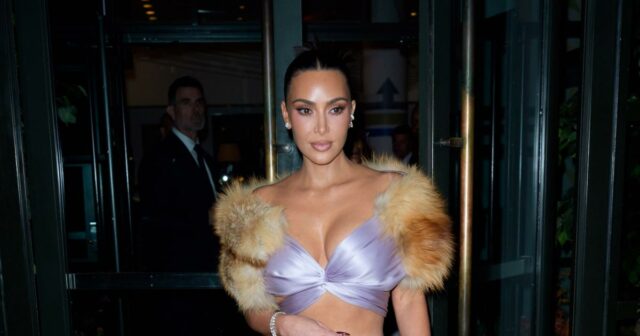 Como Kim Kardashian realmente se sente em relação àquelas críticas Brooke Shields se junta a Ryan Murphy All Fair ao lado de Kim Kardashian