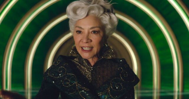 Jeff Goldblum como O Mágico de Oz e Michelle Yeoh como Madame Morrible em 