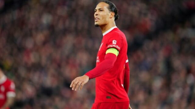 Como Van Dijk amordaçou a boca de Wayne Rooney
