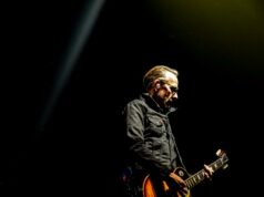 Como as fotos do iPhone do guitarrista do Bad Religion, Brian Baker, se tornaram um diário visual do punk rock Como as fotos do iPhone do guitarrista do Bad Religion, Brian Baker, se tornaram um diário visual do punk rock