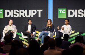 Como as startups de IA deveriam pensar sobre a adequação do produto ao mercado Panelists talk at TechCrunch Disrupt 2025.