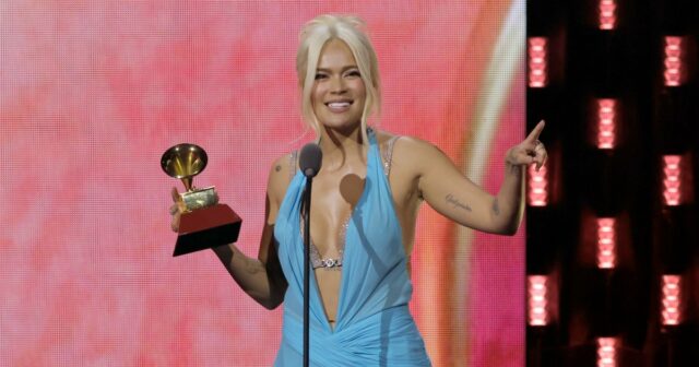 Como assistir ao Grammy Latino de 2025 hoje à noite
