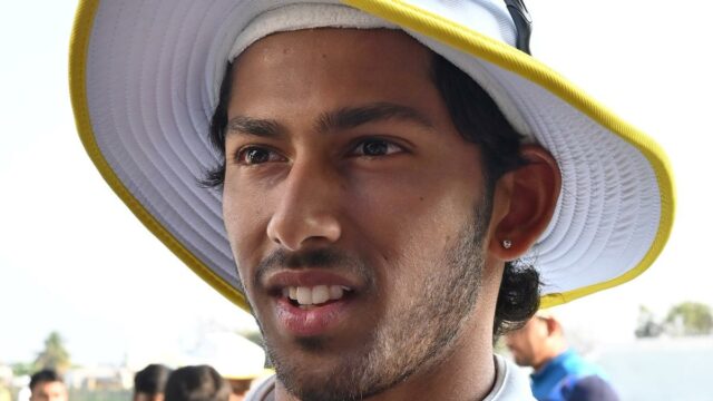 Como dicas durante a rebatida ajudaram Shikhar, de Karnataka, a garantir o primeiro cinco a favor da Primeira Classe contra Chandigarh
