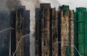 Como é que o incêndio nos arranha-céus de Hong Kong se tornou tão mortal e tão rapidamente? Como é que o incêndio nos arranha-céus de Hong Kong se tornou tão mortal e tão rapidamente?