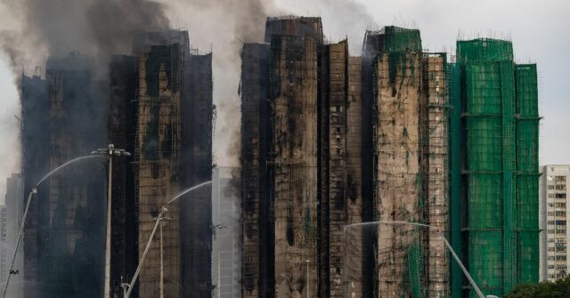 Como é que o incêndio nos arranha-céus de Hong Kong se tornou tão mortal e tão rapidamente?
