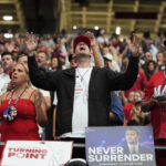 Desenho animado de Clay Jones.