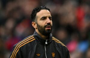 Como se estão a sair os outros sete gestores entrevistados pela Ineos à medida que aumenta a pressão sobre Ruben Amorim O chefe da Ineos, Sir Jim Ratcliffe, observa antes da entrega do troféu após a final da Liga Europa entre Tottenham e Manchester United, no Estádio de San Mames, em 2025, em Bilbao, Espanha.