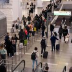 Companhias aéreas cancelam 3.300 voos nos EUA em meio a temores de que as viagens possam 'desacelerar'