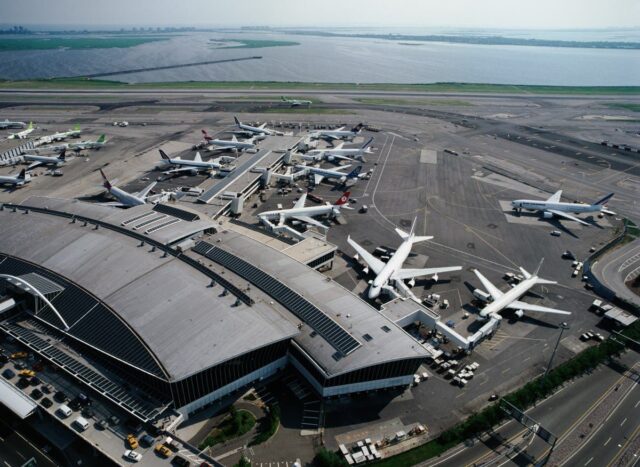 Companhias aéreas reagem após FAA reduzir o tráfego aéreo em Companhias aéreas reagem após FAA reduzir o tráfego aéreo em meio à paralisação do governo