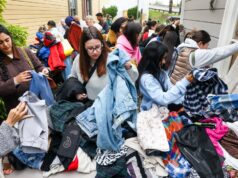 Compradores comparecem para pequenas empresas no sábado em South Bay Compradores comparecem para pequenas empresas no sábado em South Bay