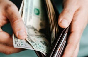 Condado de Cook, em Illinois, torna permanente o programa de renda básica garantida Condado de Cook, em Illinois, torna permanente o programa de renda básica garantida