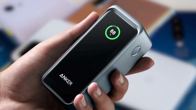 Anker Prime Power Bank carregando laptop, telefone e tablet