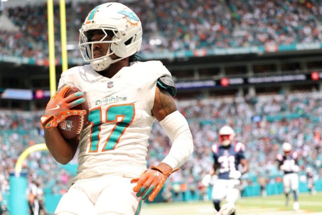 Contas supostamente ofereceram enorme capital de projeto para a estrela Jaylen Waddle dos Golfinhos