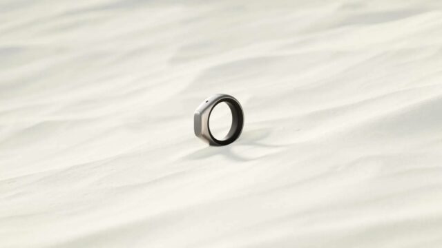 Conte a este anel inteligente todos os seus segredos e Conte a este anel inteligente todos os seus segredos e ele responderá a você