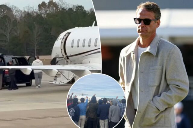 Chris Kiffin e seu filho foram vaiados ao chegar ao avião em 30 de novembro.