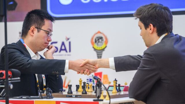 Copa do Mundo de Xadrez: Wei empata na luta contra Esipenko; Yakkuboev e Sindarov também compartilham pontos
