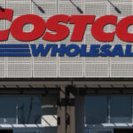Costco faz recall de produtos de salada César por possível contaminação plástica