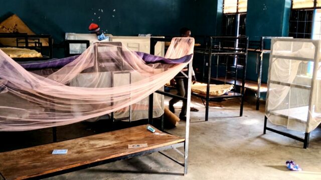 Crianças nigerianas de até 5 anos entre centenas sequestradas, diz freira
