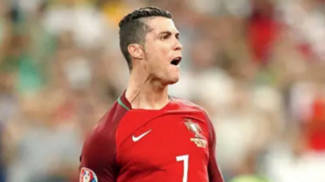 Cristiano Ronaldo expulso na vitória da Irlanda sobre Portugal por 2-0
