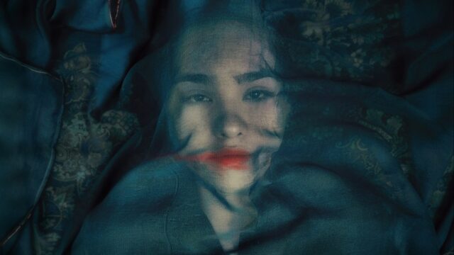 Crítica de 'A Fox Under a Pink Moon': Uma noiva Crítica de 'A Fox Under a Pink Moon': Uma noiva adolescente documenta sua fuga do Irã no expressivo vencedor do IDFA