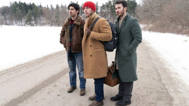 Crítica de 'A Very Jonas Christmas Movie': uma bagatela de Crítica de 'A Very Jonas Christmas Movie': uma bagatela de um musical de férias e um pouco de arrepio, o que tudo resulta em um prazer culpado