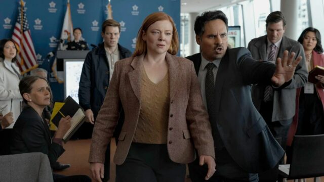 Crítica de 'All Her Fault': Sarah Snook prospera no drama de sequestro em alta velocidade de Peacock
