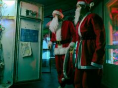 Crítica de ‘Jingle Bell Heist’: dois estranhos magoados planejam um crime de vingança na amigável comédia romântica da Netflix Crítica de 'Jingle Bell Heist': dois estranhos magoados planejam um crime de vingança na amigável comédia romântica da Netflix