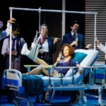 Crítica de 'Working Girl': La Jolla Playhouse investe na nostalgia dos anos 80, lançando adaptação de Mike Nichols com músicas de Cyndi Lauper com som retrô