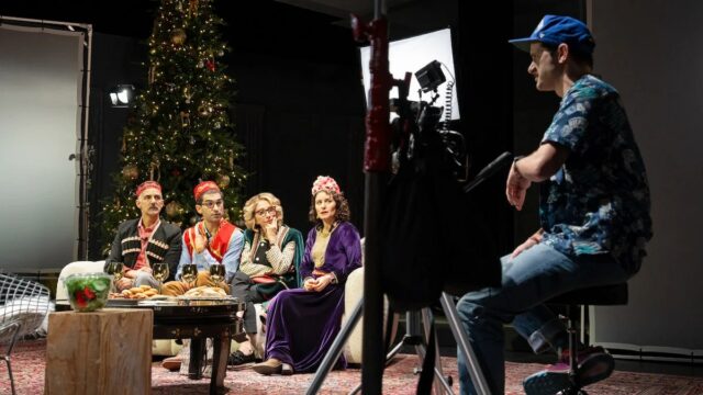 Crítica off-Broadway de 'Meet the Cartozians': Somente os Kardashians deveriam perder esta nova comédia incrível
