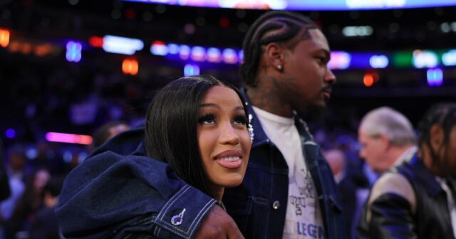 Cardi B confessa que ela e o ex Offset ficaram juntos na véspera de Ano Novo - mas eles não voltaram a ficar juntos