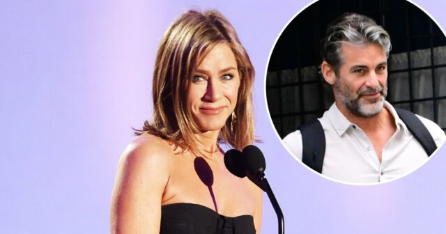 Cronograma do relacionamento de Jennifer Aniston e namorado Jim Curtis Rumores de que Jim Curtis, namorado de Jennifer Aniston, fala sobre férias em Mallorca, alegria e amor 048