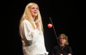 Cult Hits ‘Gwyneth Goes Skiing’ e ‘Diana: The Untold and Untrue Story’ anunciam datas da turnê nos EUA (EXCLUSIVO) Cult Hits 'Gwyneth Goes Skiing' e 'Diana: The Untold and Untrue Story' anunciam datas da turnê nos EUA (EXCLUSIVO)